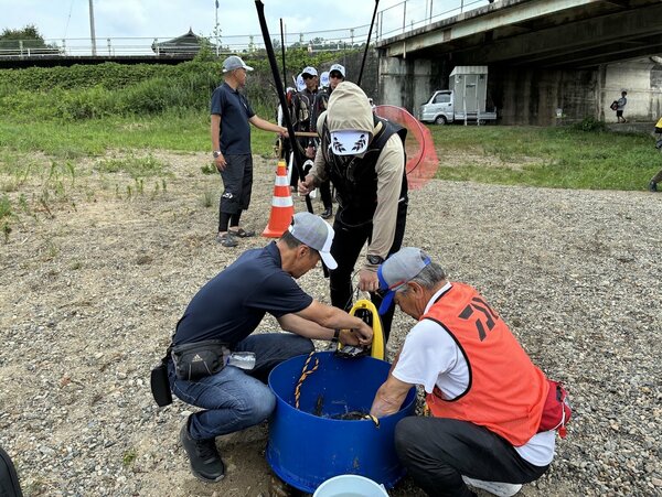 決定戦オトリ配布開始IMG_6016.jpg